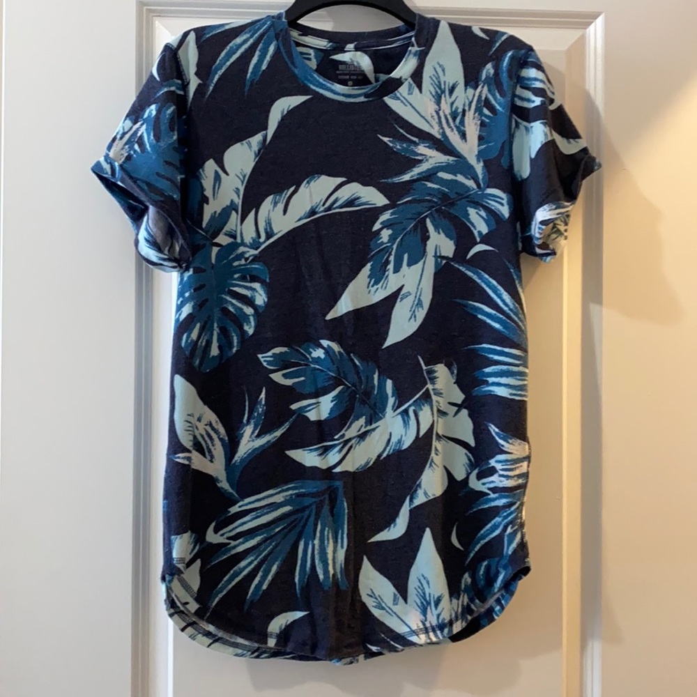 Hollister Curved Hem Tee - Blue Tropical Print
